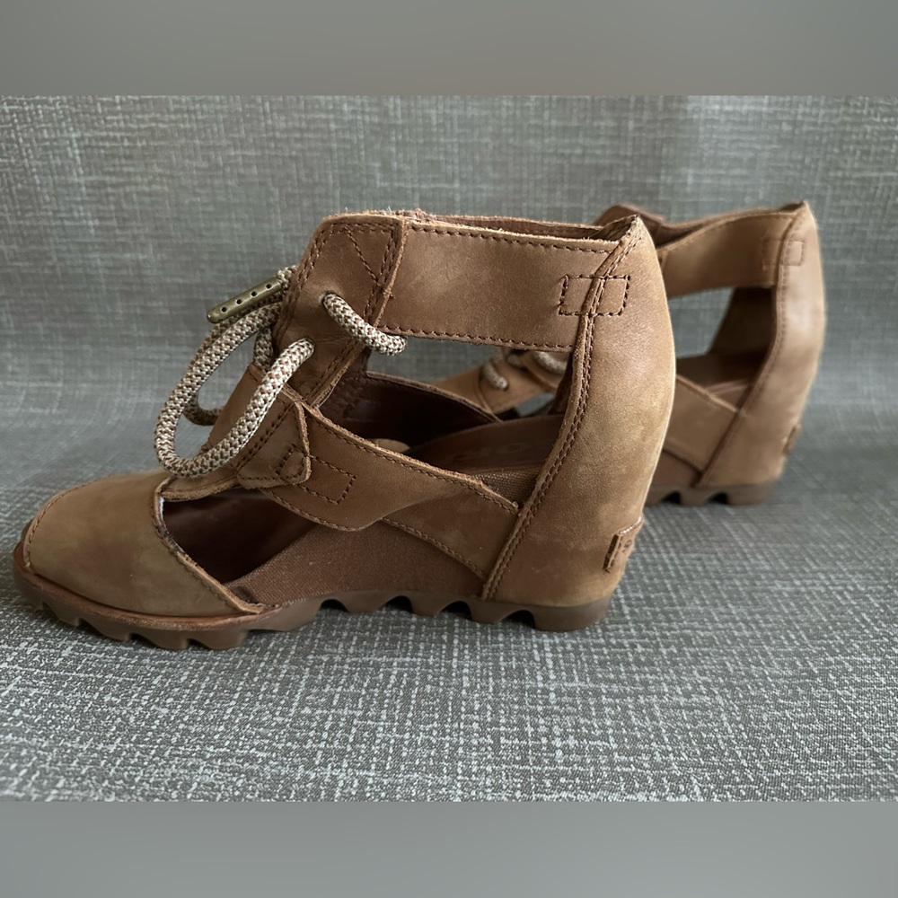 Sorel Joanie II Lace Wedge Sandal Size 7.5 Camel Taupe Leather Open Toe Lace-Up - Picture 4 of 14